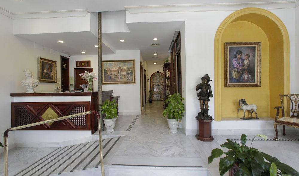 Hotel Basic Puerta De Seville